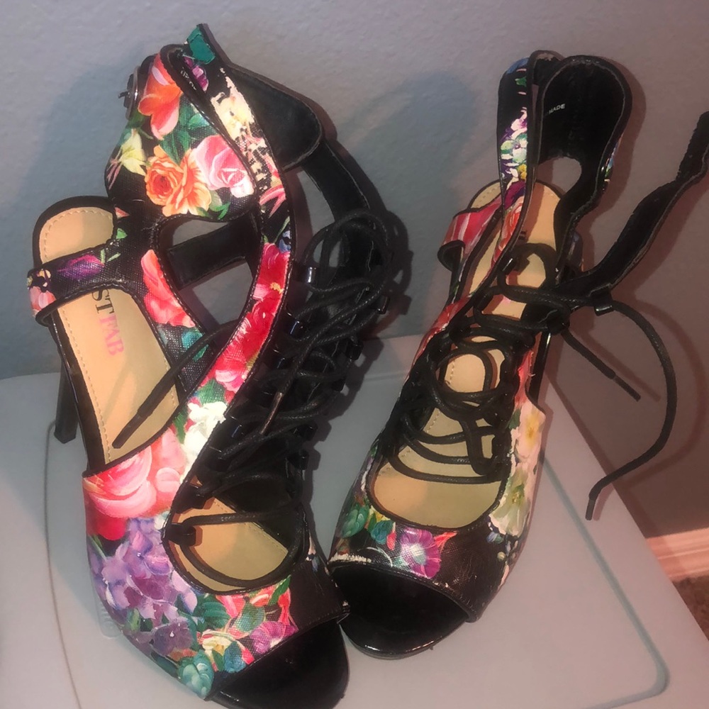Women peep toe lace up heel